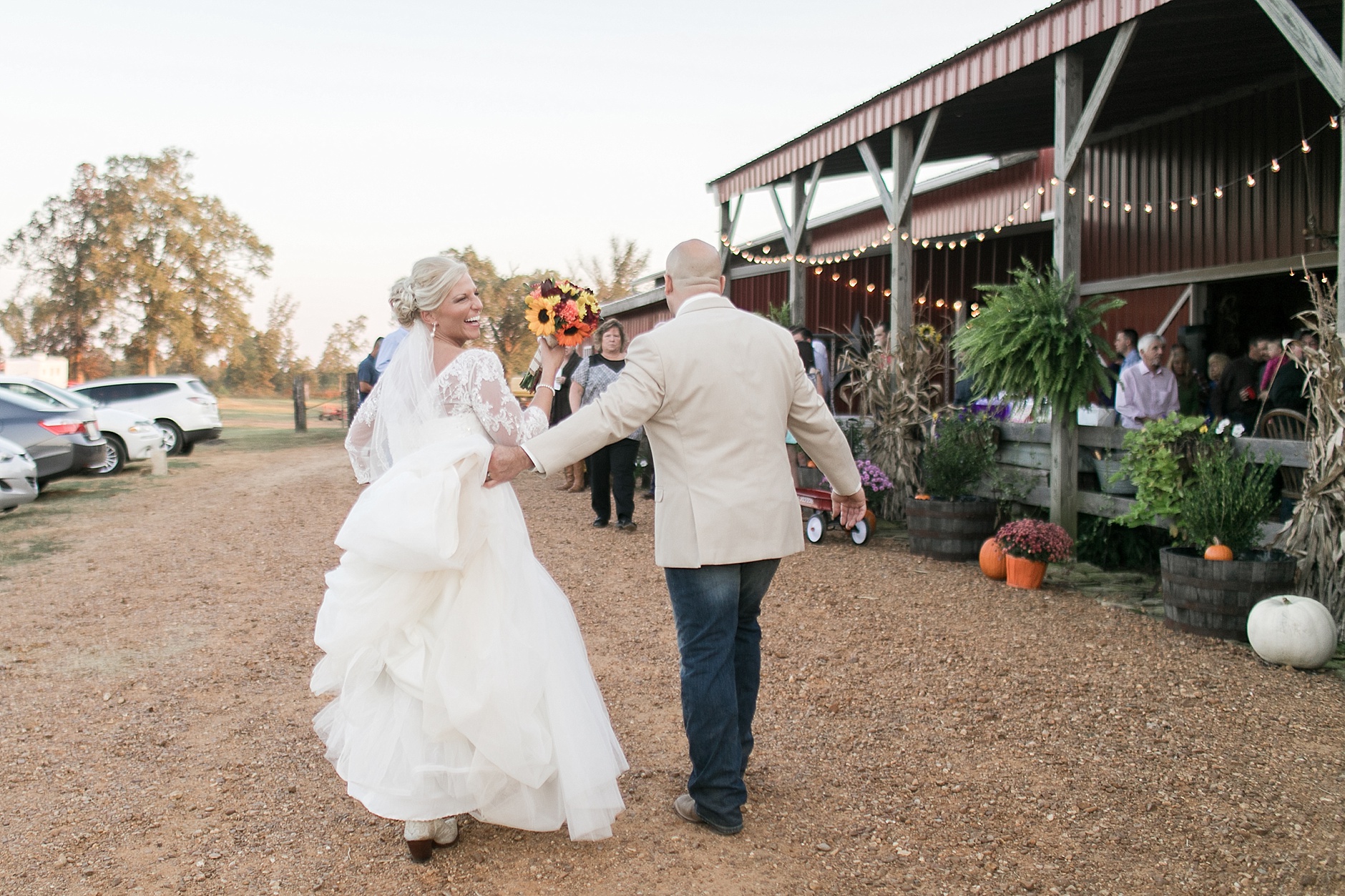 A Fall Barn Wedding at Elliott Farms in Paducah Kentucky by Rachael Houser Photography